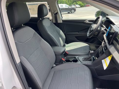 New 2026 Volkswagen Taos SE FWD image 23