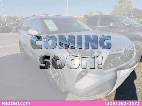 Used 2021 Toyota Highlander XLE AWD/4WD image 1