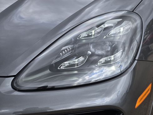 Used 2019 Porsche Cayenne Turbo image 6