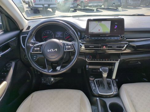 Used 2023 Kia Seltos EX image 28