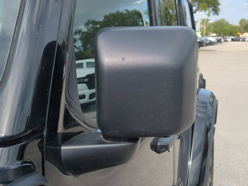 Used 2025 Jeep Wrangler Unlimited Sahara AWD/4WD image 13