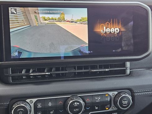 Used 2024 Jeep Gladiator Mojave w/ Safety Group AWD/4WD image 14