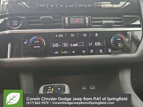 Used 2025 Nissan Pathfinder SL image 27