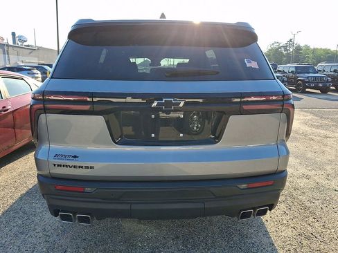 Used 2024 Chevrolet Traverse LS w/ Midnight/Sport Edition FWD image 6
