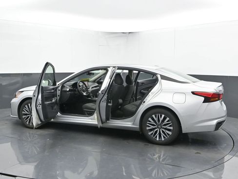 Used 2023 Nissan Altima 2.5 SV FWD image 57