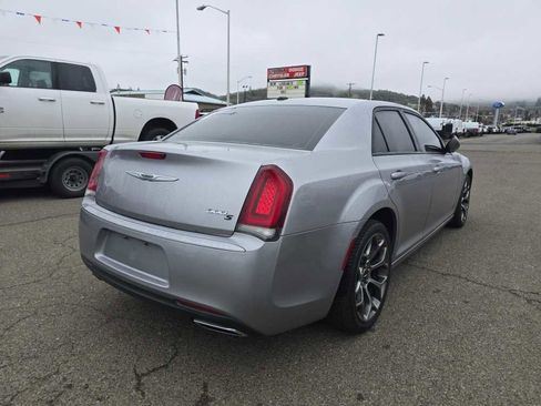Used 2017 Chrysler 300 S image 3