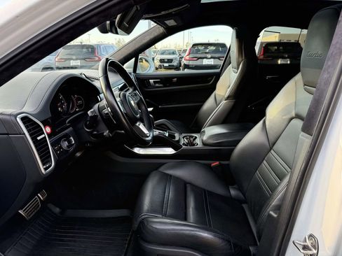 Used 2020 Porsche Cayenne Turbo image 13