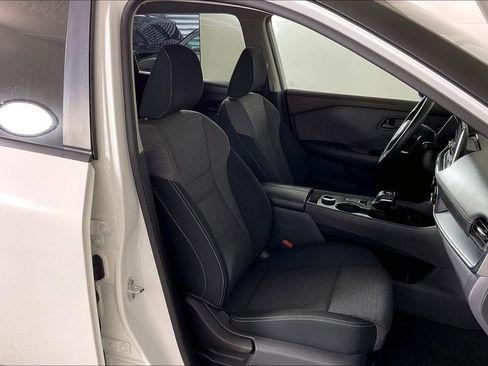 Used 2021 Nissan Rogue S image 6