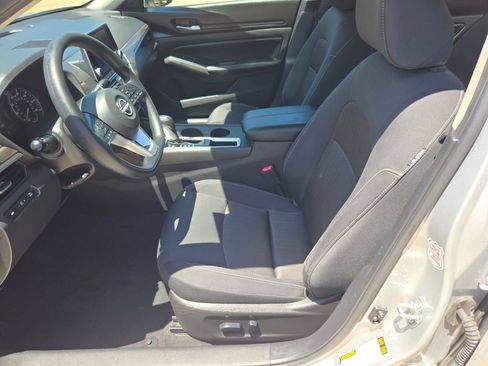 Used 2025 Nissan Altima 2.5 SV FWD image 14