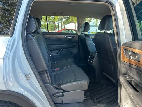 Used 2024 Volkswagen Atlas SE FWD image 46