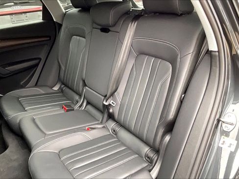 Used 2025 Audi Q5 2.0T Premium image 18