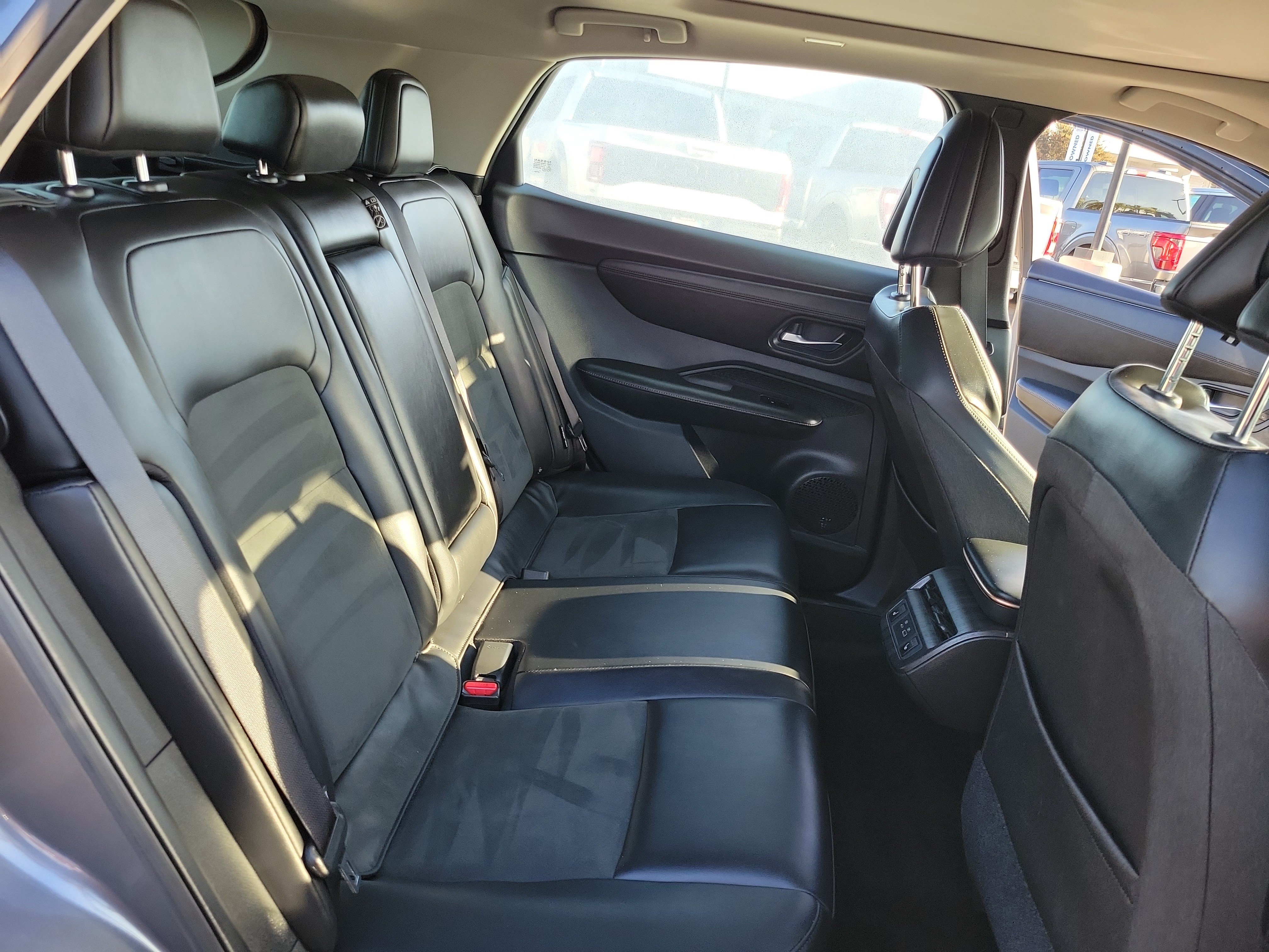 Used 2024 Nissan Ariya FWD image 21