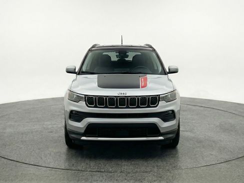 Used 2025 Jeep Compass Trailhawk AWD/4WD image 2
