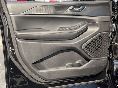 New 2025 Jeep Grand Cherokee Altitude image 10