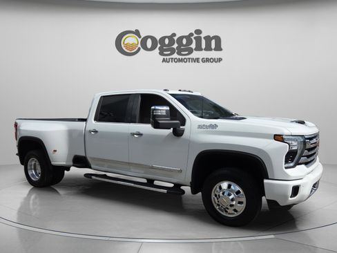 Used 2025 Chevrolet Silverado 3500 High Country w/ Technology Package AWD/4WD image 7