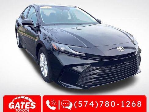 Used 2025 Toyota Camry LE image 1