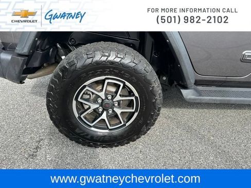 Used 2025 Jeep Wrangler Unlimited Rubicon w/ Convenience Group AWD/4WD image 11