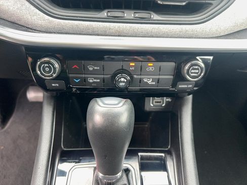 Used 2024 Jeep Compass Latitude AWD/4WD image 18