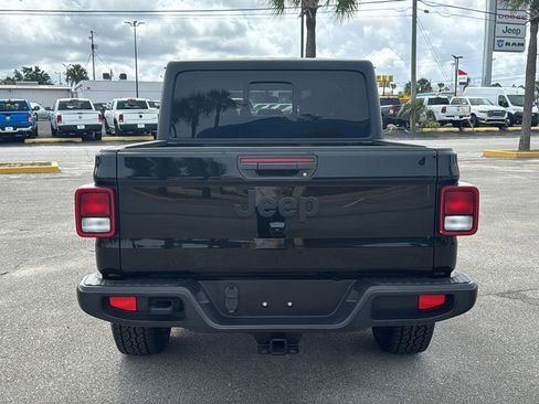 Used 2022 Jeep Gladiator Sport AWD/4WD image 4