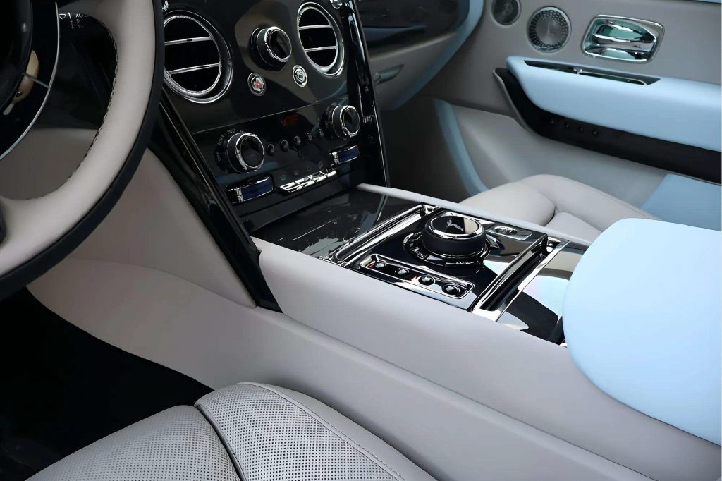 New 2027 Rolls-Royce Cullinan Black Badge AWD/4WD image 12