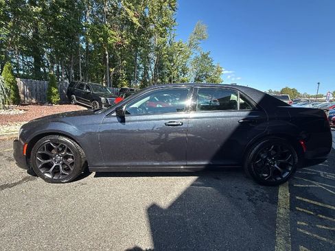 Used 2019 Chrysler 300 Touring w/ Sport Appearance Package image 3