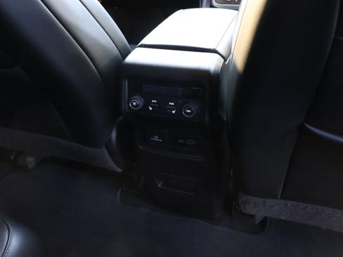 Used 2021 GMC Acadia SLT w/ Premium Package image 17