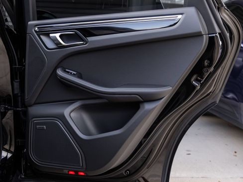 Certified 2026 Porsche Macan AWD/4WD image 40
