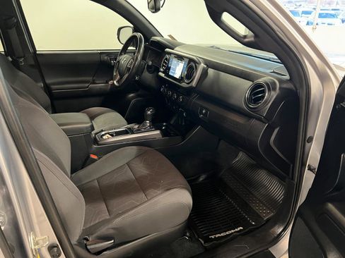 Used 2016 Toyota Tacoma TRD Off-Road image 34