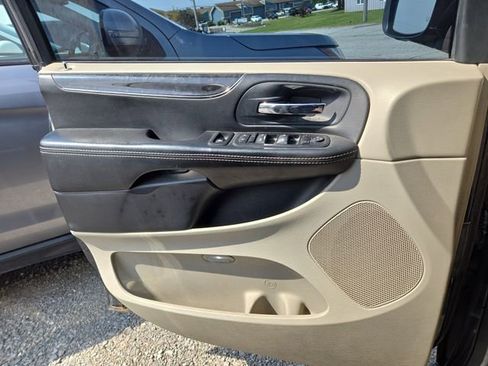 Used 2014 Chrysler Town & Country Touring FWD image 26