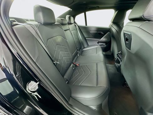 Used 2025 BMW 530i w/ Premium Package image 28