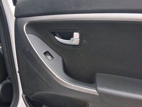 Used 2017 Hyundai Elantra GT image 13