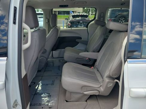 Used 2017 Chrysler Pacifica Touring Plus FWD image 9
