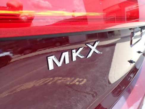 Used 2017 Lincoln MKX Reserve w/ Driver Assistance Package AWD/4WD image 4