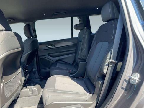 New 2025 Jeep Grand Cherokee L Laredo w/ Luxury Tech Group I image 14