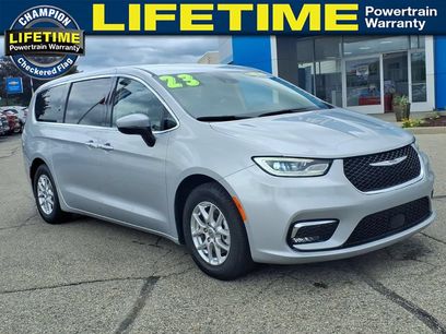 Used 2023 Chrysler Pacifica Touring-L