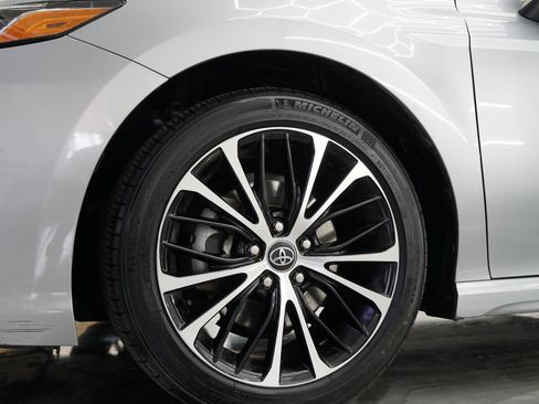 Used 2020 Toyota Camry SE FWD image 15