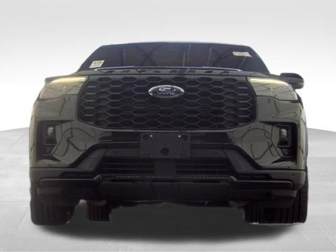Used 2025 Ford Explorer ST-Line w/ ST-Line Street Pack AWD/4WD image 3