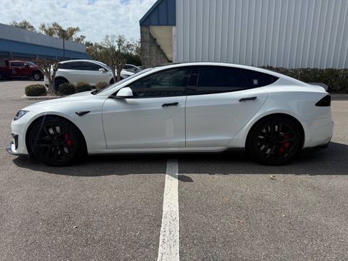 Used 2021 Tesla Model S Plaid image 3