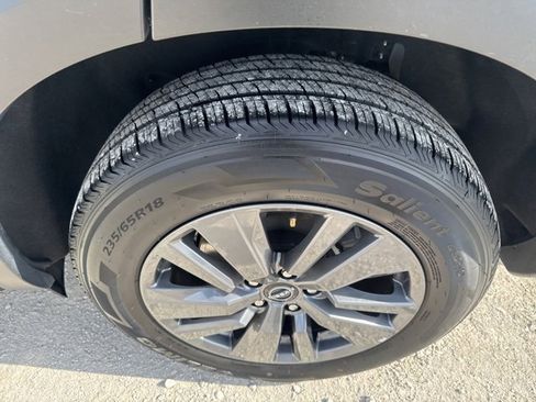 Used 2024 Nissan Pathfinder SV image 25