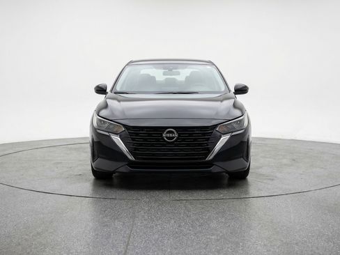 Used 2025 Nissan Sentra SV image 2