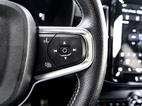 Used 2021 Volvo XC40 P8 Recharge image 20