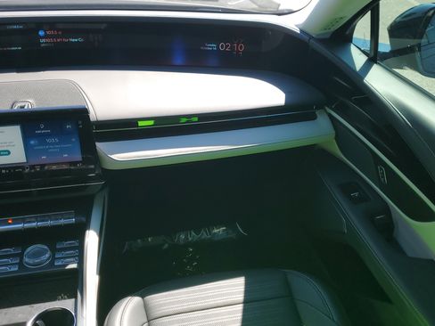 Used 2024 Lincoln Nautilus Reserve image 16