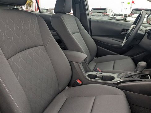 Used 2025 Toyota Corolla LE image 40