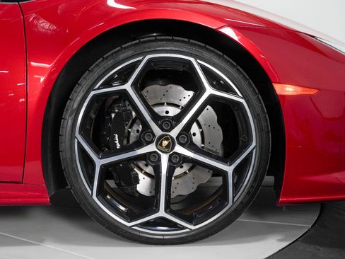 Used 2021 Lamborghini Huracan EVO image 26