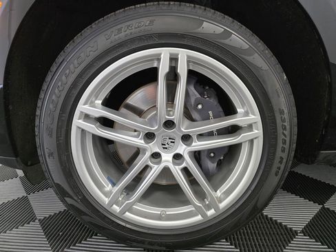 Certified 2024 Porsche Macan image 26