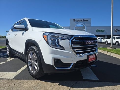 Used 2024 GMC Terrain SLT image 1