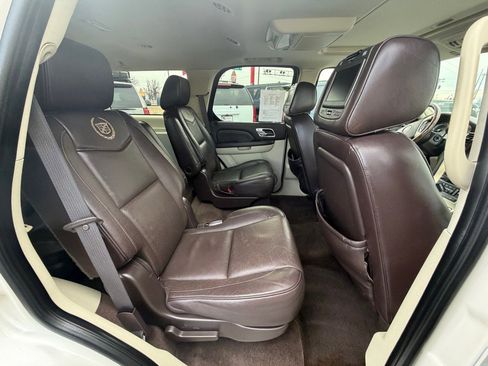 Used 2011 Cadillac Escalade Platinum image 8