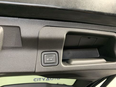 Used 2023 GMC Acadia Denali w/ Denali Technology Package FWD image 37