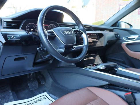 Used 2021 Audi e-tron Premium Plus w/ Premium Plus Package image 10