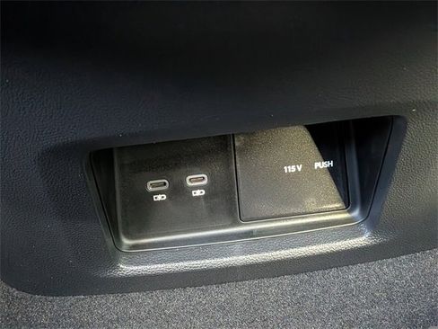 New 2026 Volkswagen Atlas SE image 13